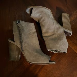 Brown peep toe peep heel madden girl size 7